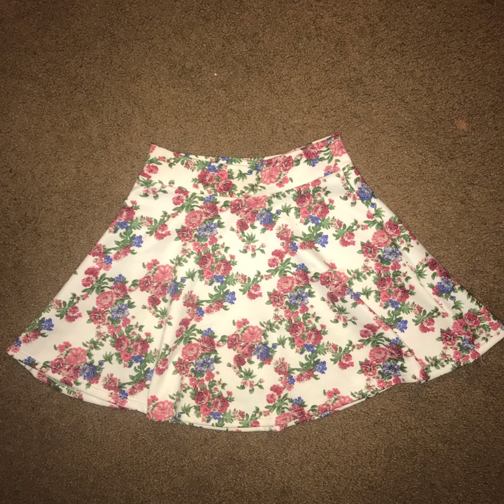 Cute circle skirt size small